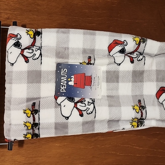 Brand new Berkshire Peanuts Snoopy Grey  Holiday Blanket - Picture 8 of 8